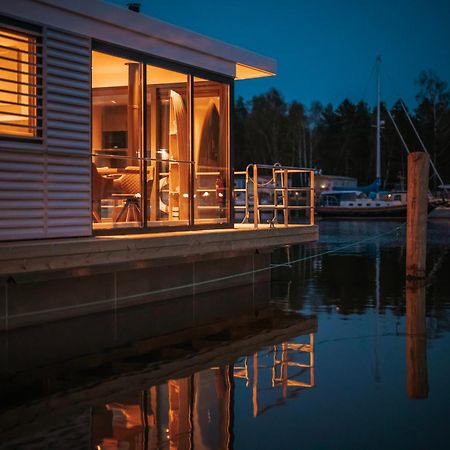 Schwimmendes Ferienhaus "Trinity" Ihr Seahome Auf Der Ostsee พีเนมุนเดอ ภายนอก รูปภาพ