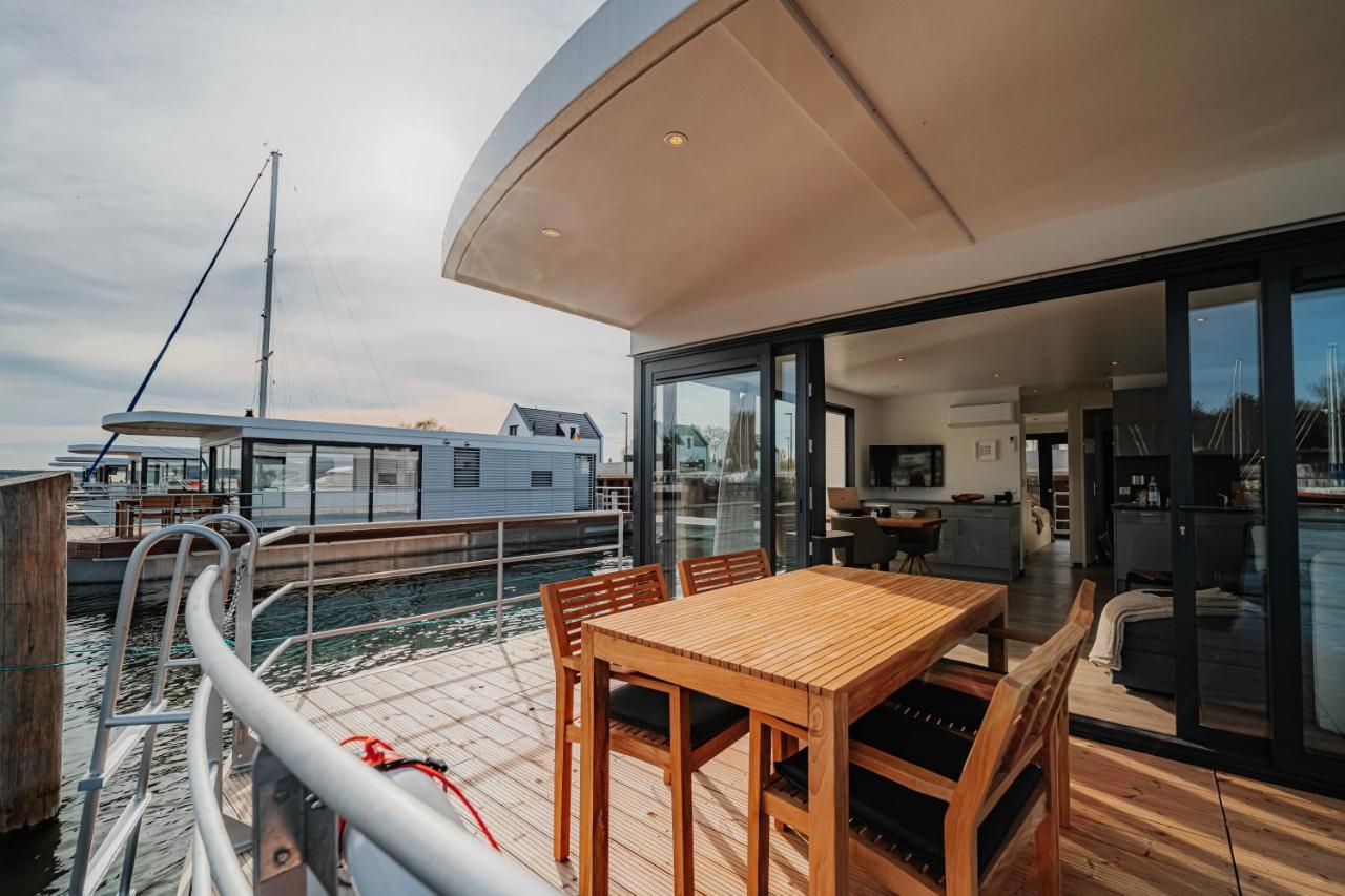 Schwimmendes Ferienhaus "Trinity" Ihr Seahome Auf Der Ostsee พีเนมุนเดอ ภายนอก รูปภาพ