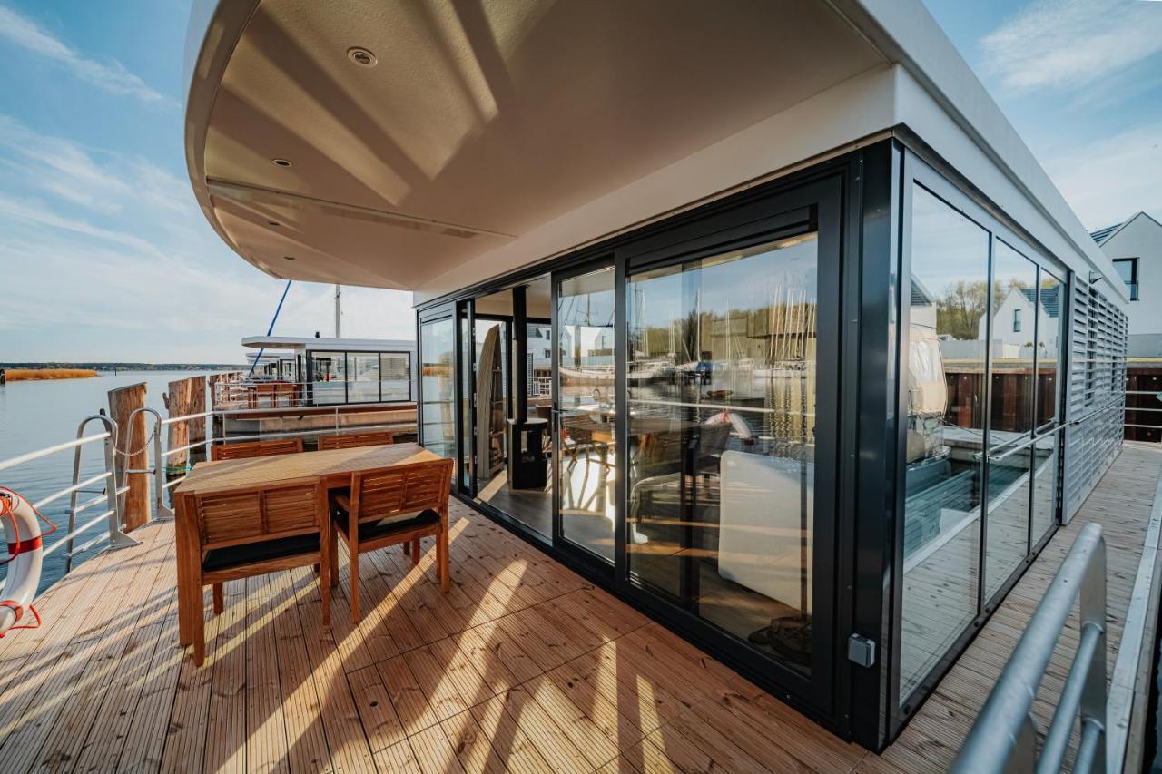 Schwimmendes Ferienhaus "Trinity" Ihr Seahome Auf Der Ostsee พีเนมุนเดอ ภายนอก รูปภาพ