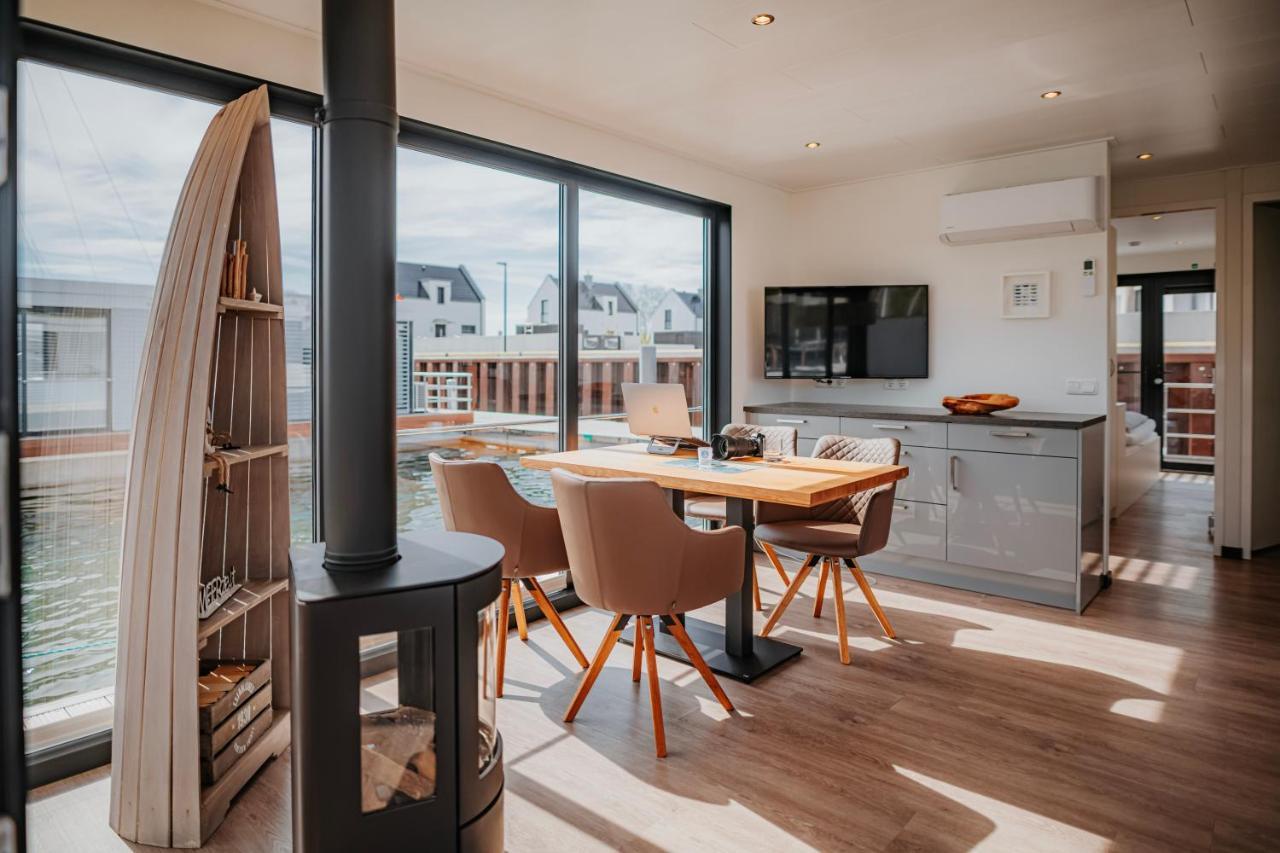 Schwimmendes Ferienhaus "Trinity" Ihr Seahome Auf Der Ostsee พีเนมุนเดอ ภายนอก รูปภาพ