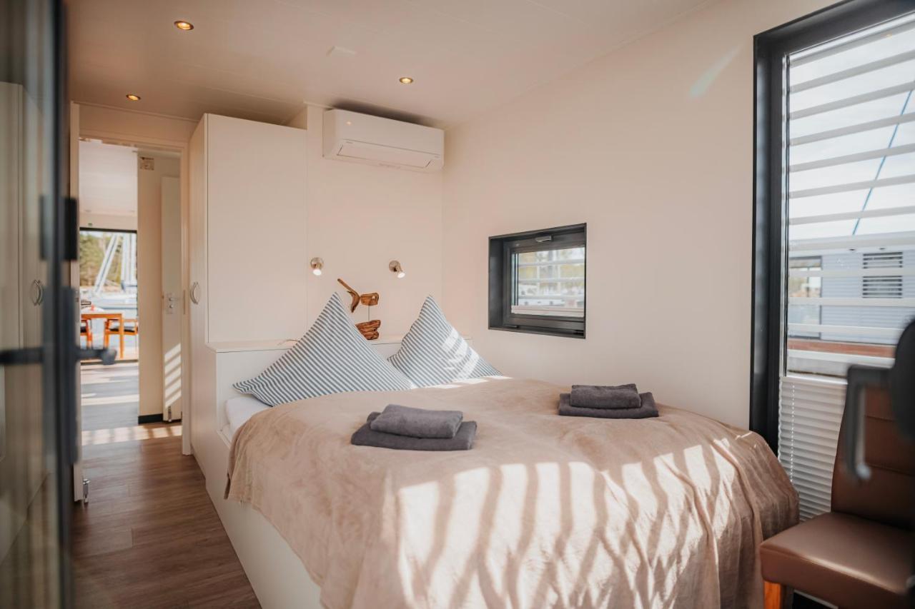 Schwimmendes Ferienhaus "Trinity" Ihr Seahome Auf Der Ostsee พีเนมุนเดอ ภายนอก รูปภาพ
