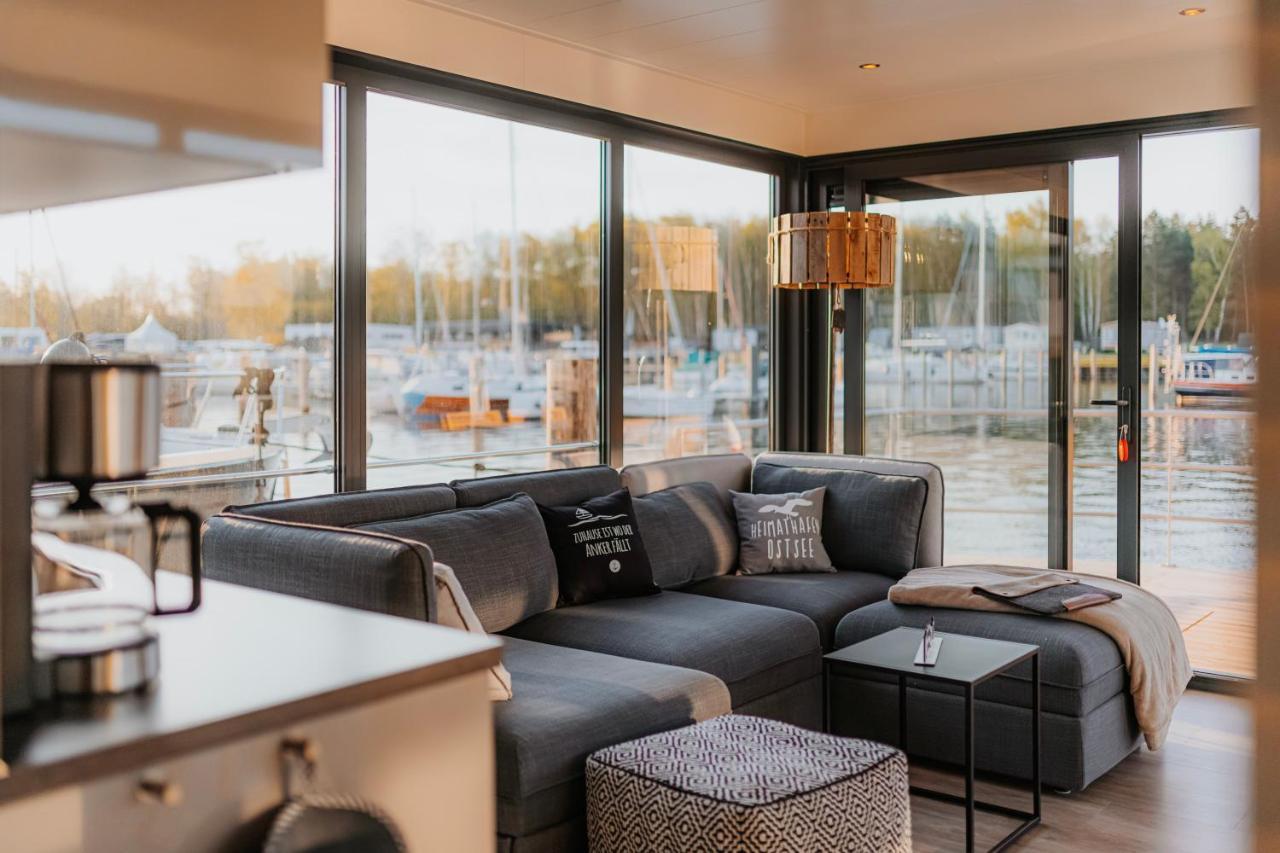 Schwimmendes Ferienhaus "Trinity" Ihr Seahome Auf Der Ostsee พีเนมุนเดอ ภายนอก รูปภาพ